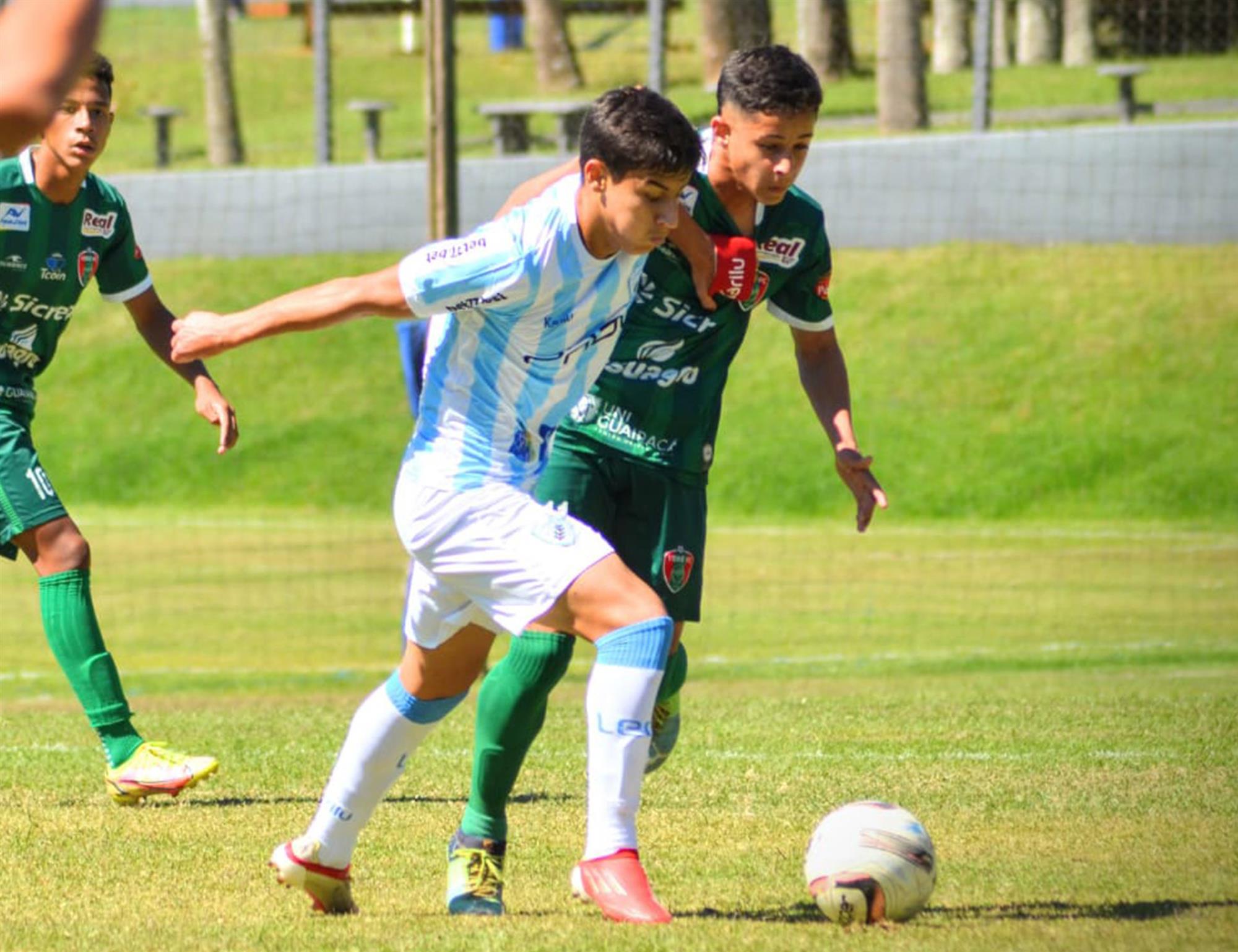 Tubarãozinho vence novamente o Verê e avança para as semifinais